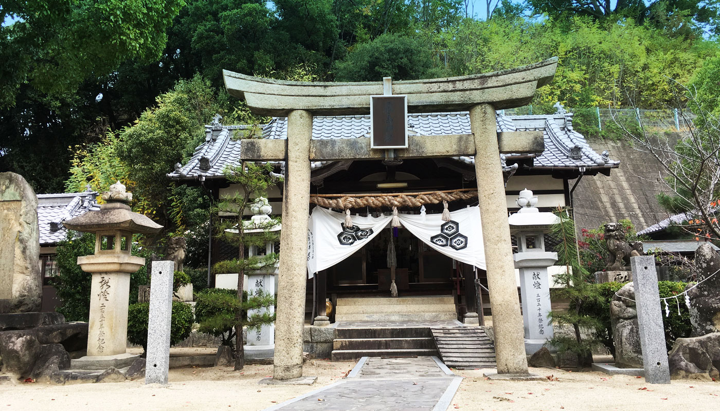 鳥居と拝殿
